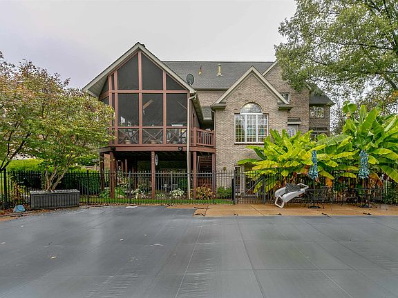 3rd image of 6655 Hillsgate Ct