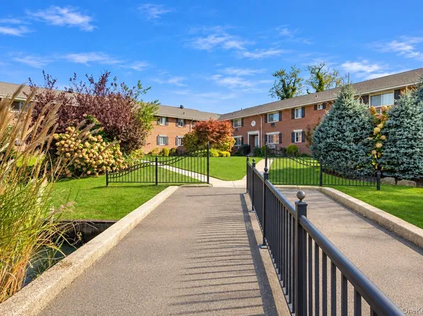 200 Merrick Road #X, Amityville, NY 11701