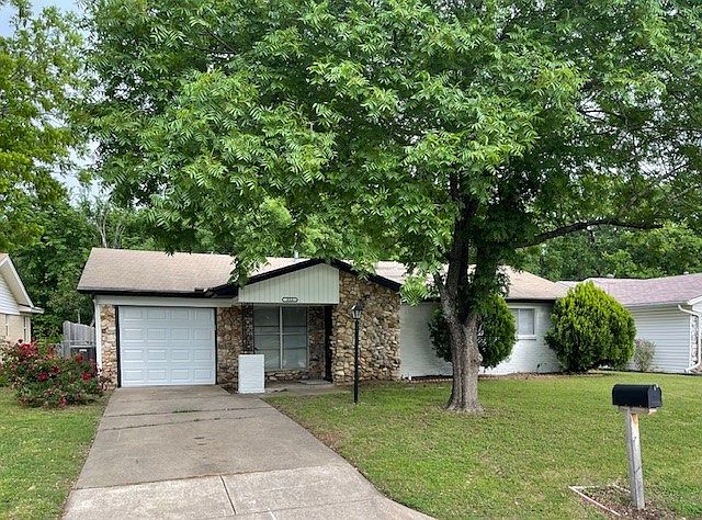 1st image of 512 Livingston Dr