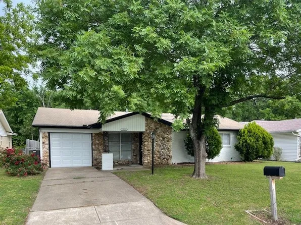 512 Livingston Dr, Hurst, TX 76053