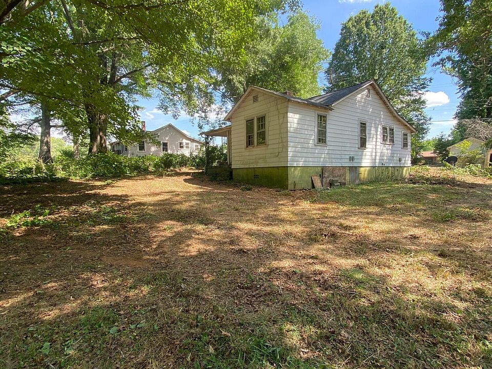 1st image of 813 Strawberry Rd