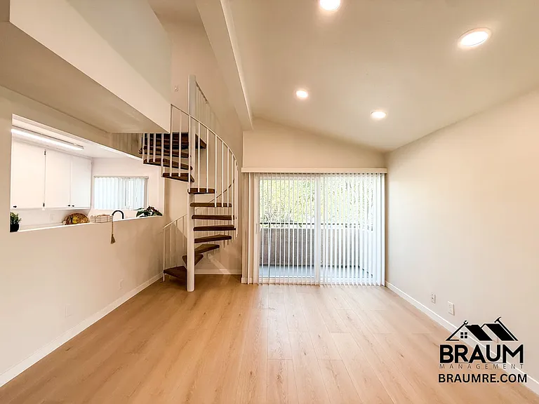 4404 Stern Ave — Photo 12