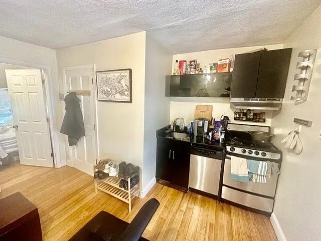 20 Bartlett Pl #3 — Photo 4