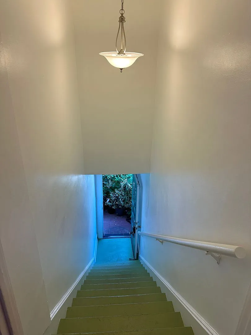 1/2 Off Move In Special Little Italy Spacious 2 Bd With Private Balcony — Photo 4