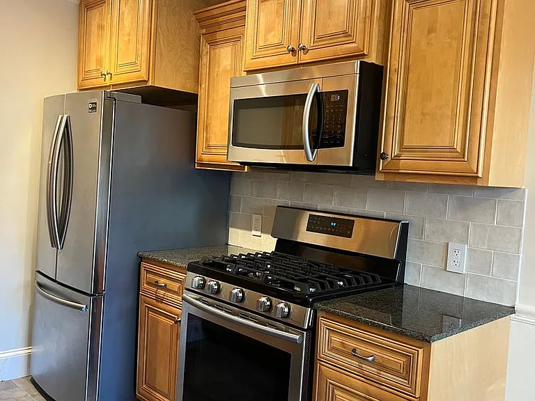 Mayflower Apartments — Photo 81