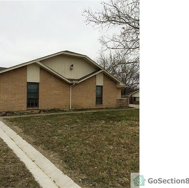 1st image of 15 Amity Ln