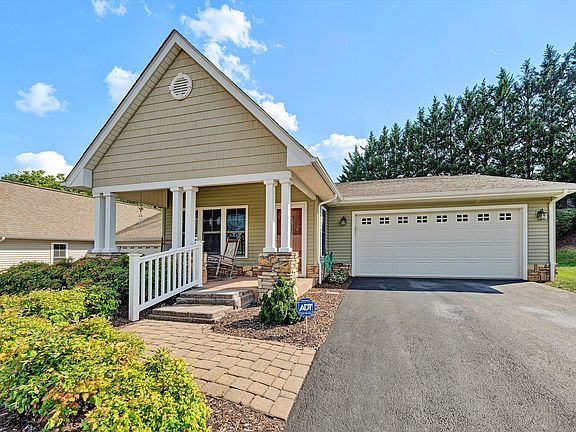 3rd image of 8135 Golden Oak Ln