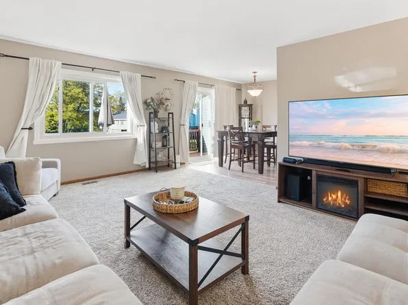 4492 Clover Ln, Eagan, MN 55122