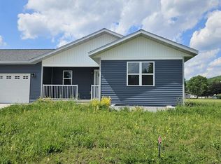 1413 E Brunson St, Prairie Du Chien, WI 53821
