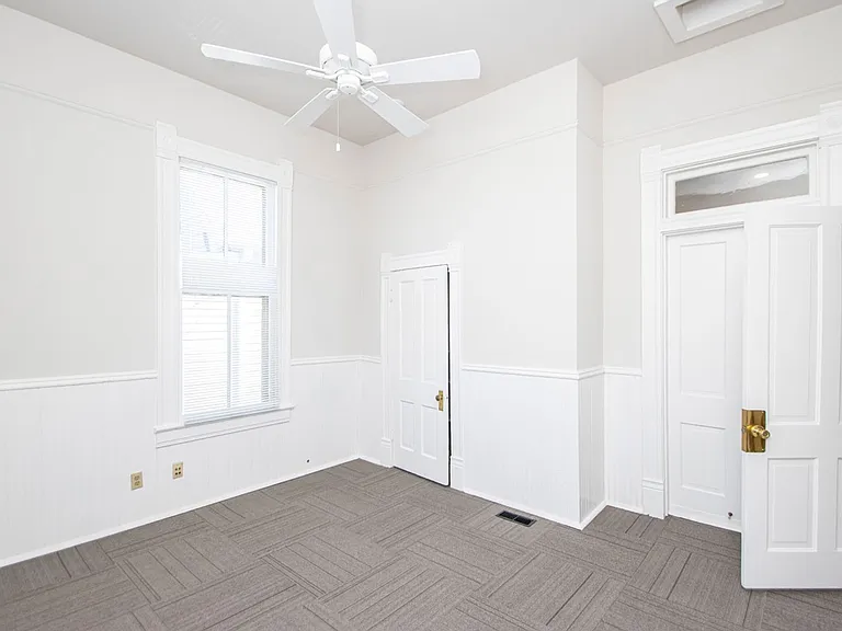 112 S Pulaski St — Photo 22