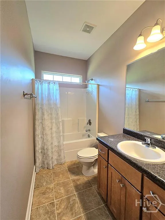 4 bed, 2148 sqft, $2,300 — Photo 4