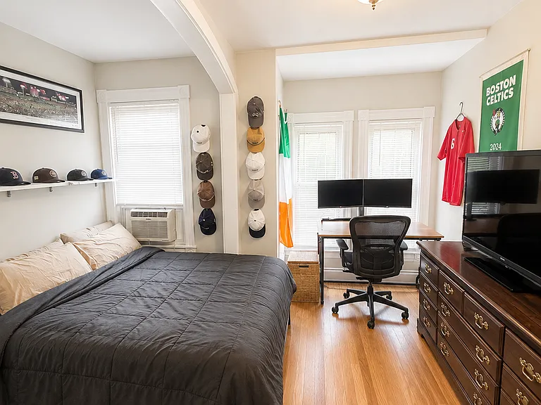 530 E 4th St #2 — Photo 5