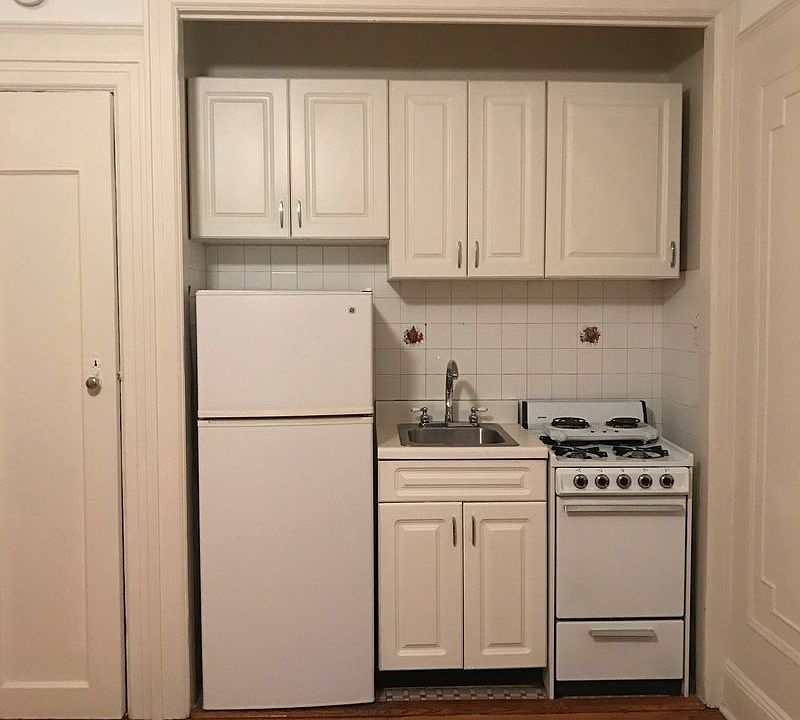 2nd image of 398 E 52nd St APT 4B