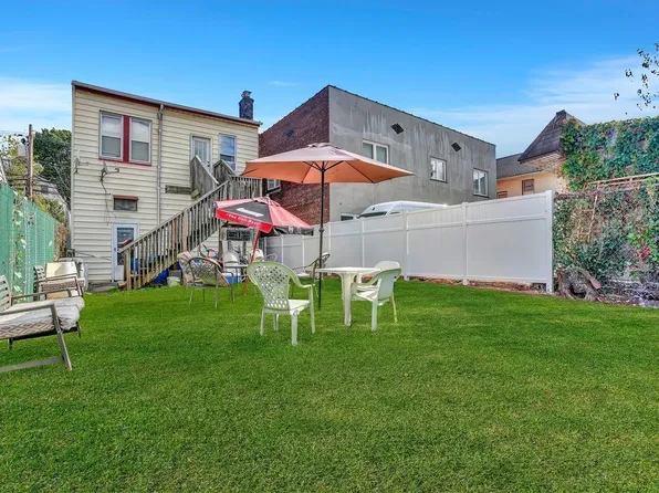 699 Elm Street image 35 of 39