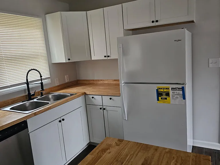 721 Henry St — Photo 3