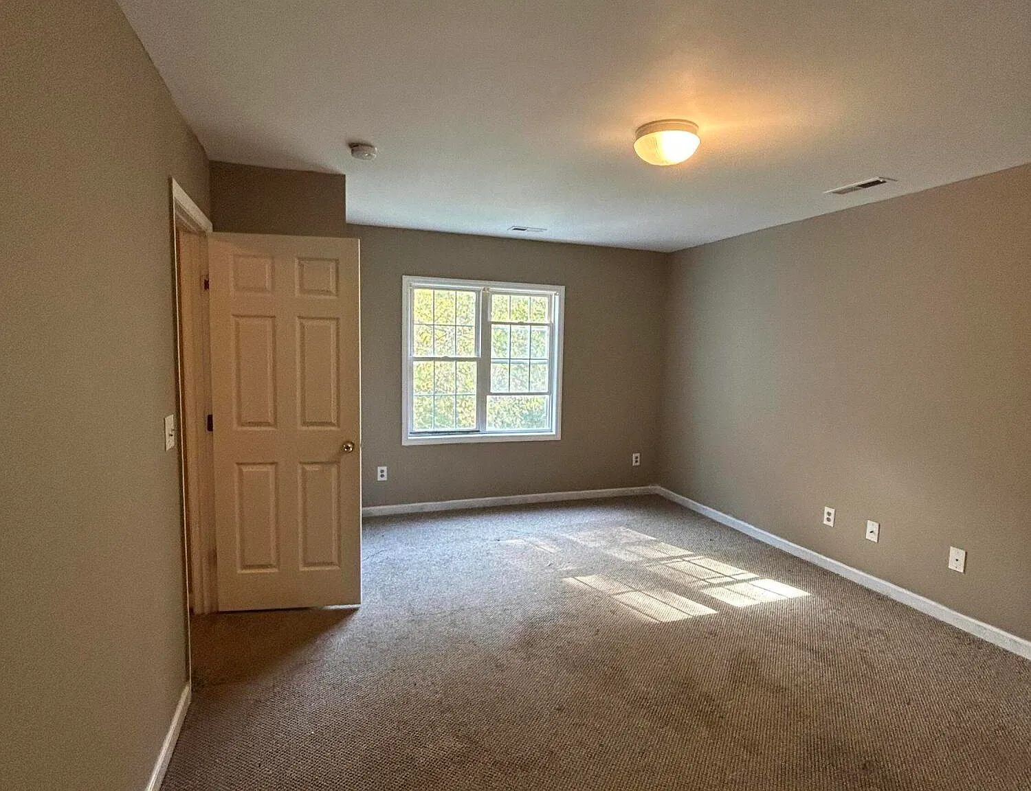 4 bed, 2.5 bath, $750 — Photo 4