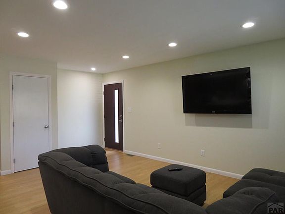 4th image of 7 Dover Ln
