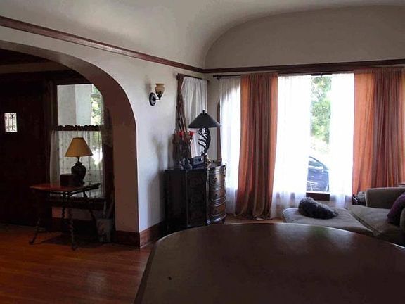 5th image of 2142 Hickory St
