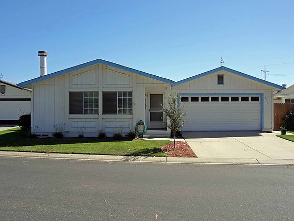 2 Car Garage w/Opener