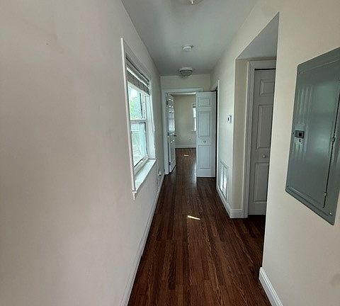 4th image of 9053 SE Bridge Rd #1