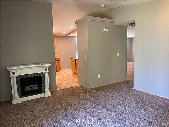 4th image of 22024 Bluewater Dr SE