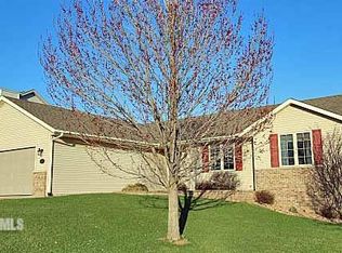 651 Barley Ridge Trl, Freeport, IL 61032