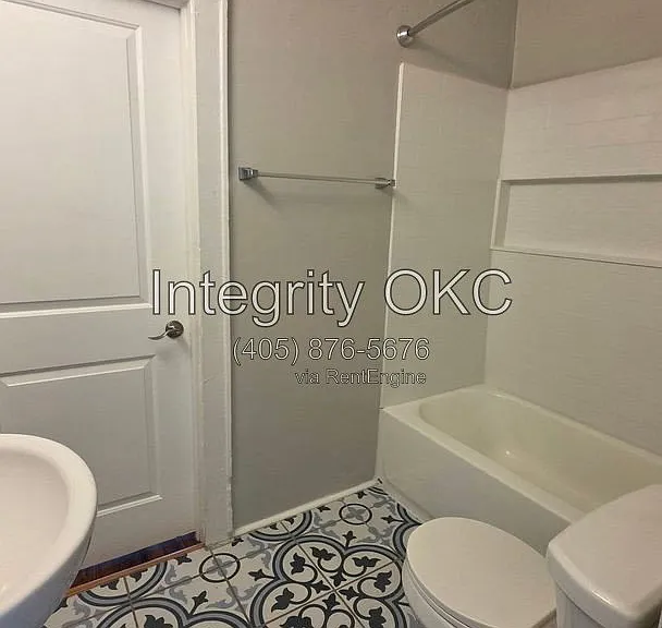306 E Hughbert St — Photo 8