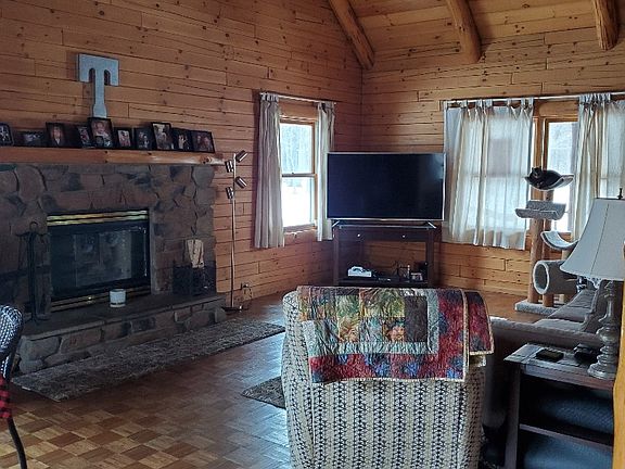 2nd image of 1695 Sandy Cove Dr