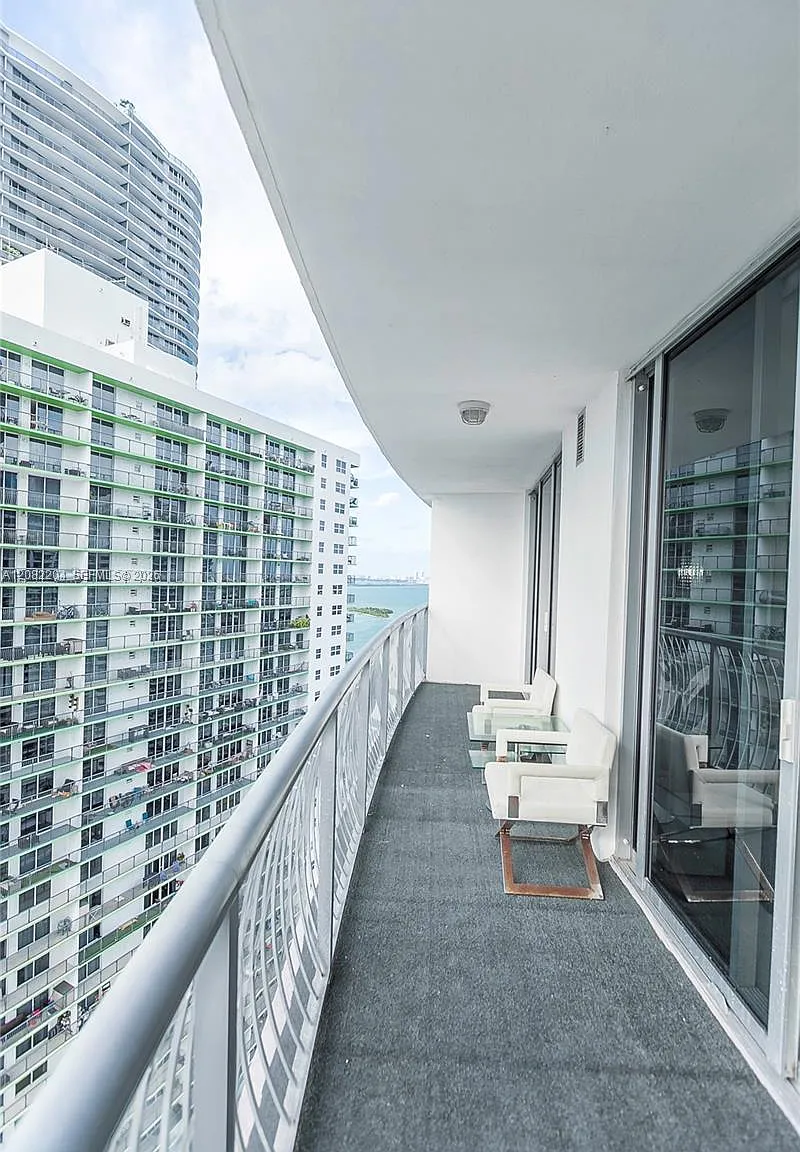 Opera Tower Condo — Photo 3