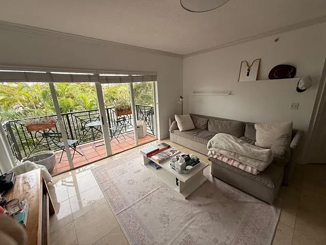 101 Sidonia Ave — Photo 15