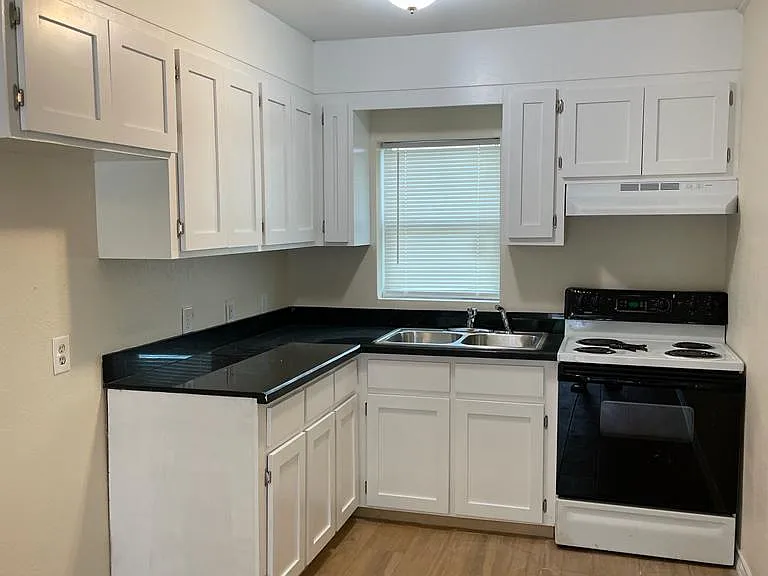 315 Rio Palm St #2/1 — Photo 4