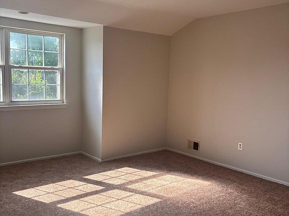 4th image of 7 Sierra Ct
