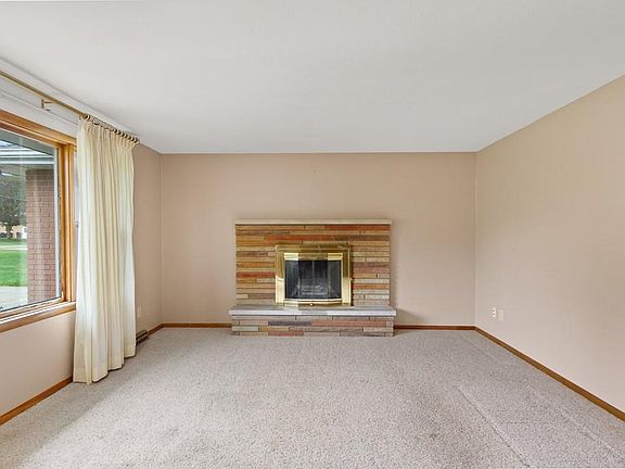 3rd image of 2335 Grandview Ter