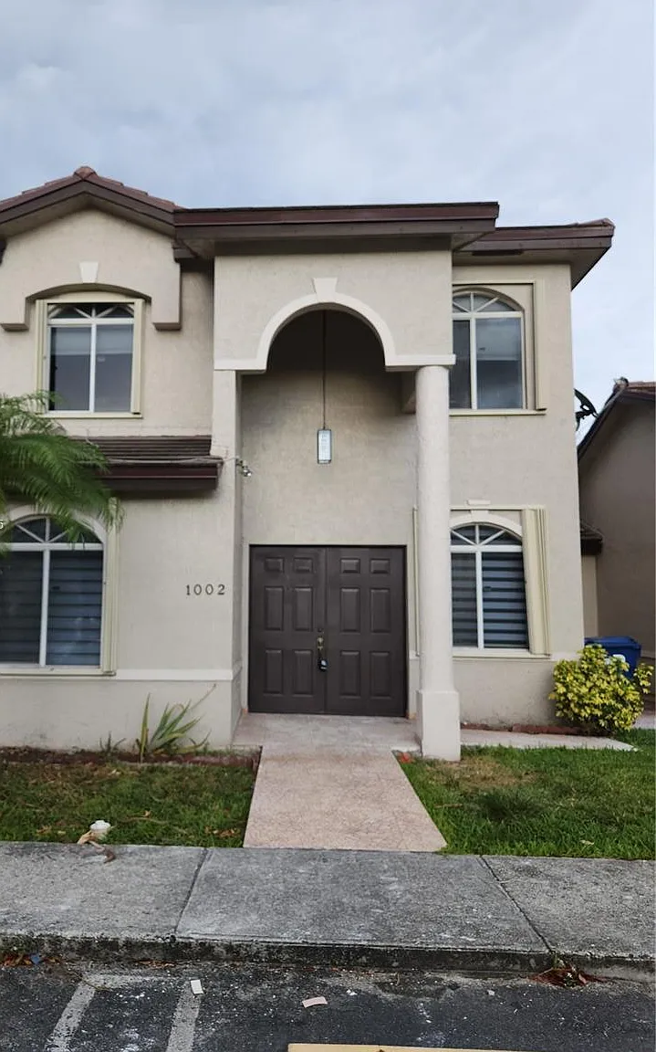 4 bed, 1779 sqft, $3,100 — Photo 1