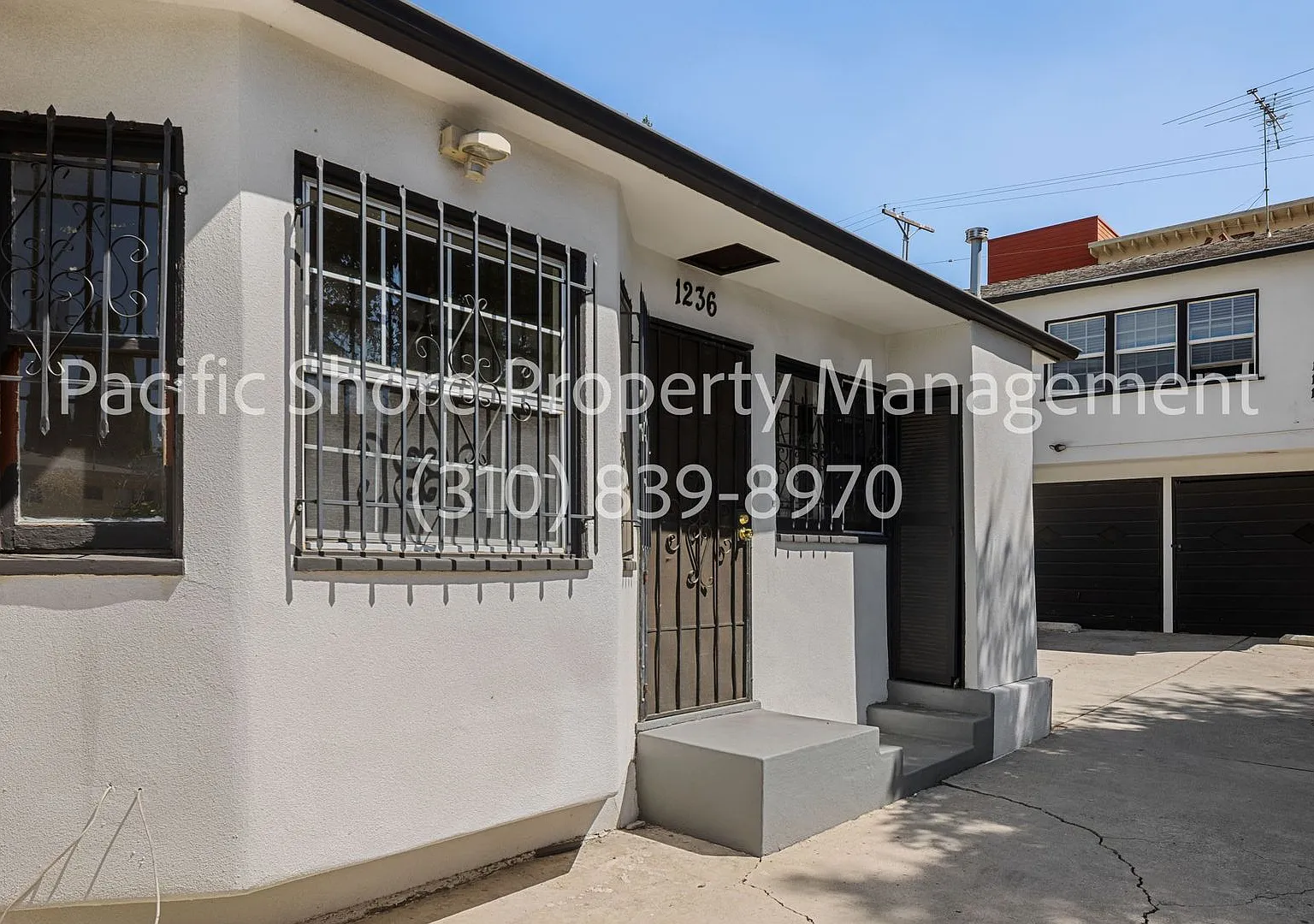 1236 Tamarind Apartments — Photo 2
