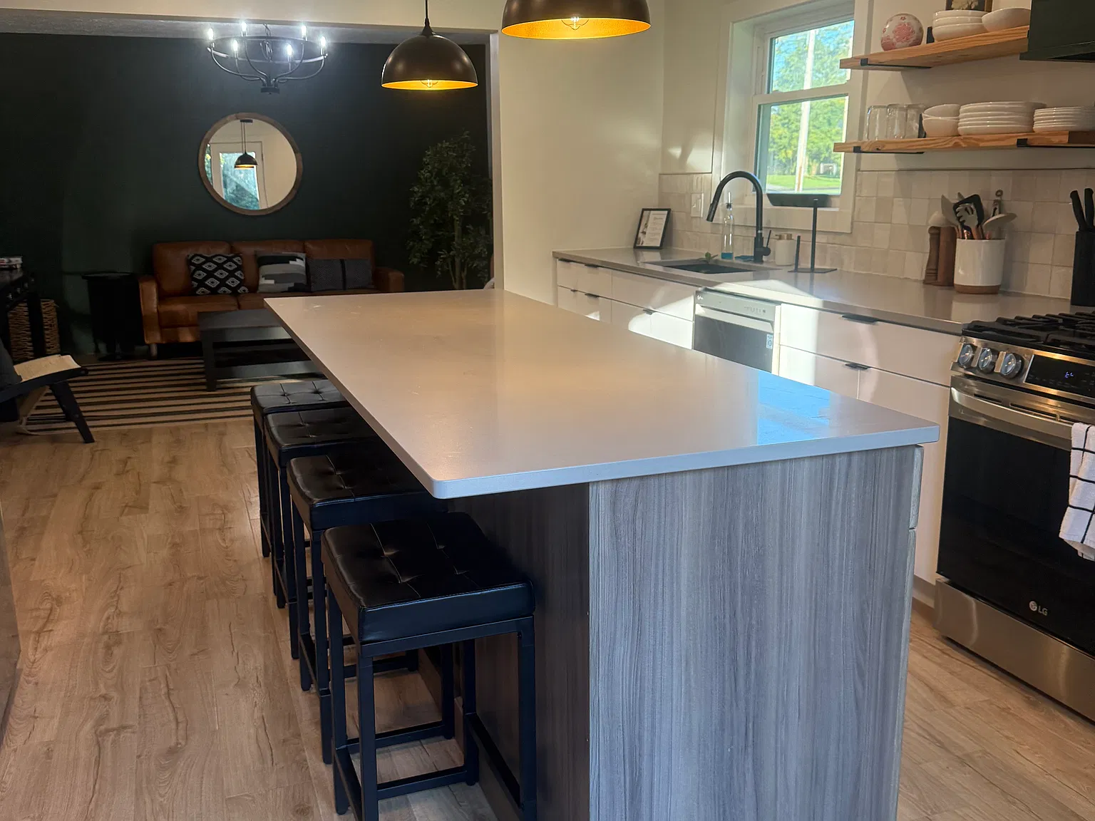 3 bed, 2.5 bath, 2200 sqft, $4,500 — Photo 3