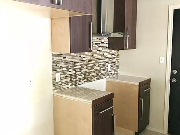 4th image of 3921 Zinnia Ave #16
