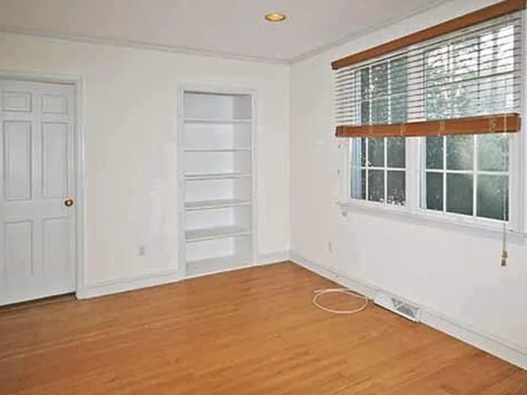 1121 Club House Rd — Photo 9