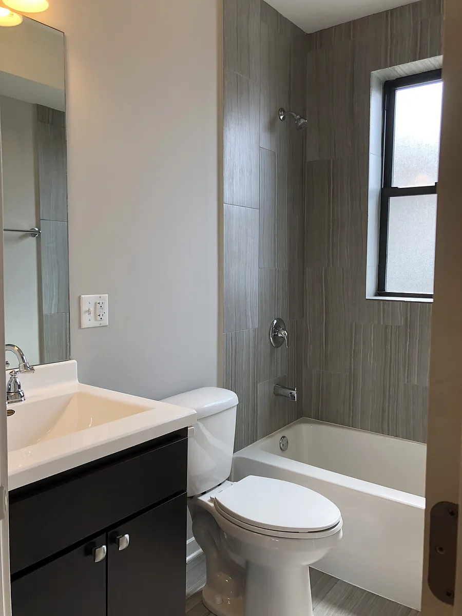 Building Photo - 6704 N Artesian Ave #1N