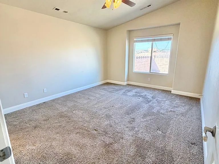 887 N Caddington Rd — Photo 20