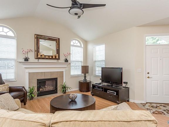 3rd image of 9859 Connor Lake Cir