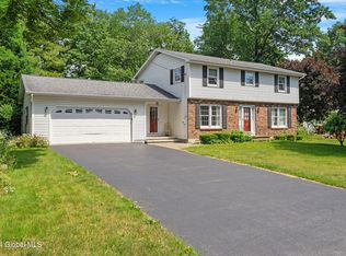 16 Sandstone Dr, Burnt Hills, NY 12027