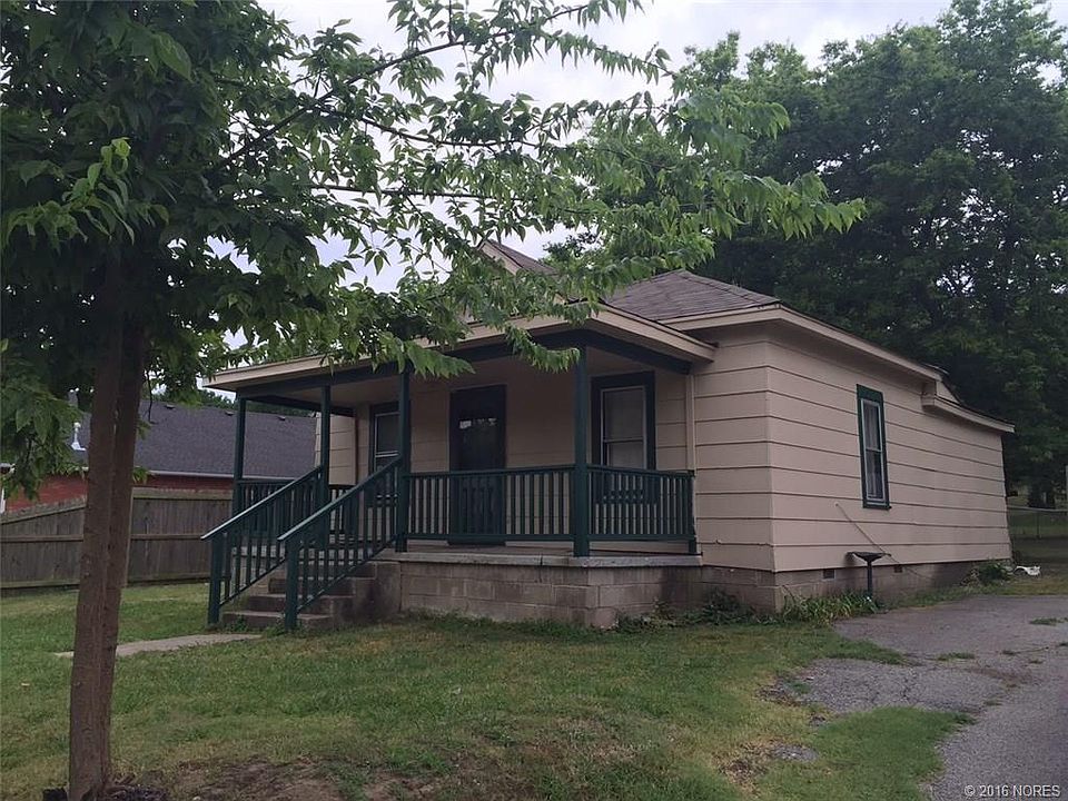 1st image of 209 N Moore Ave