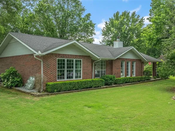 21660 Seminole Ct, Siloam Springs, AR 72761