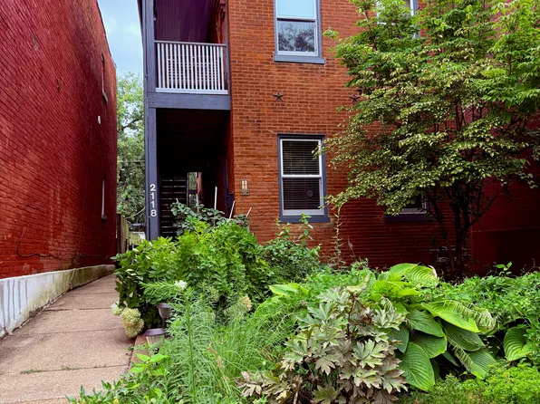 2118 Sidney St #1, Saint Louis, MO 63104