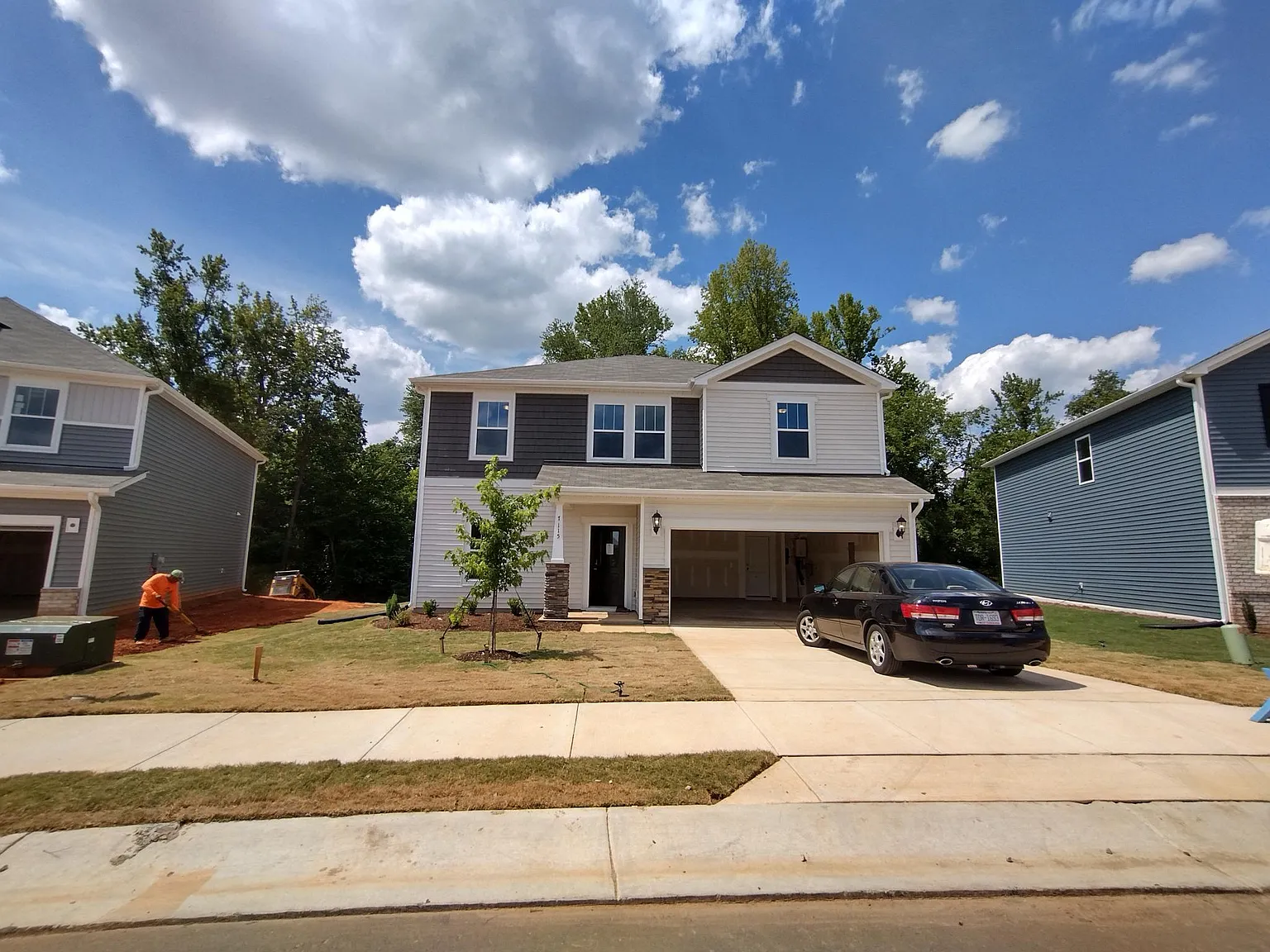 4 bed, 2.5 bath, 2345 sqft, $2,145 — Photo 3