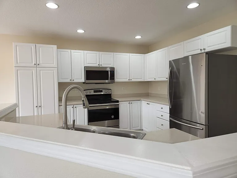 5223 NE Schoeler Cir — Photo 5