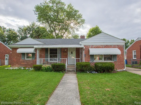 27805 Ursuline St, Saint Clair Shores, MI 48081