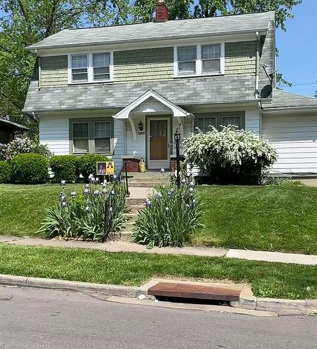1st image of 229 W Parkwood Dr