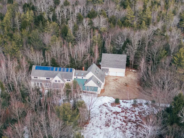 1 Blackthorne Lane, Gray, ME 04039